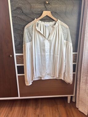 Current Air Cream Lace-Shoulder Peasant Blouse